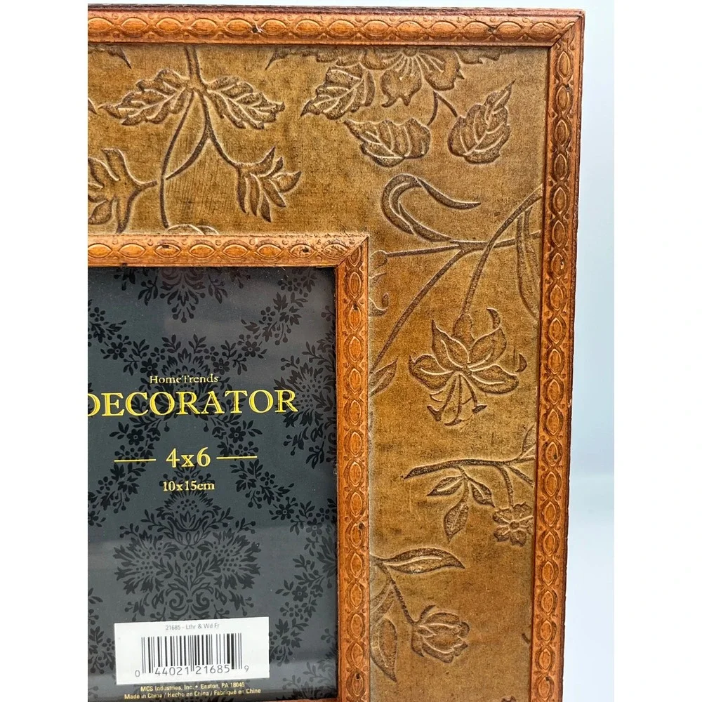 Home Trends Decorator Embossed Floral Photo Frame 4x6‎ Brown Faux Wood Stand